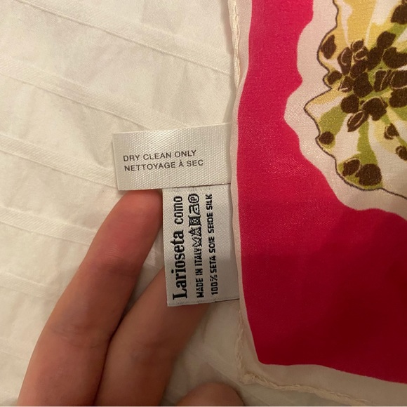 Moschino 100% silk square scarf / handkerchief - Picture 4 of 4